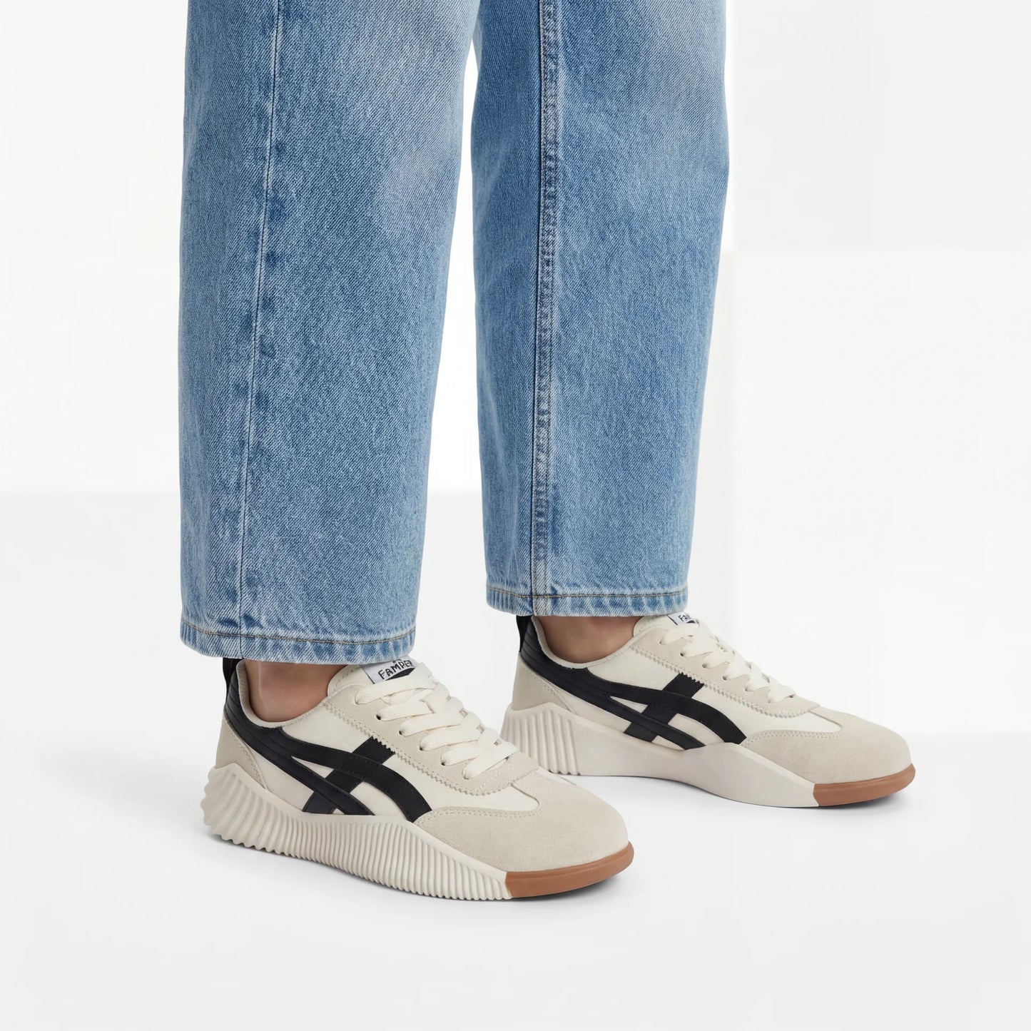 整形外科用スニーカー：あなたの足のための快適さとスタイル 